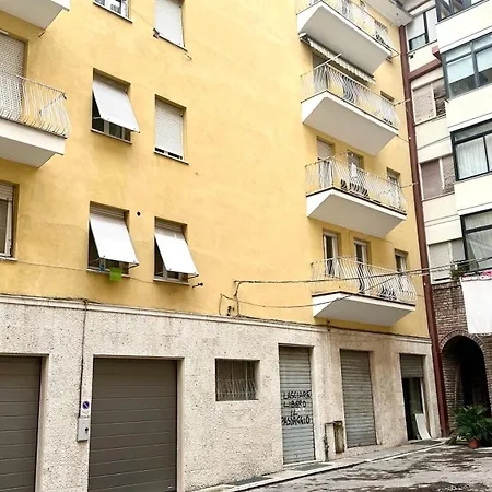A38 - Ancona, Comodo Bilocale In Centro Storico アパート